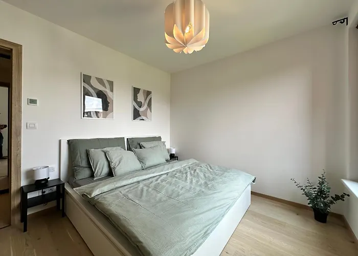 Zwirn1, Uplne Nove, Parkovanie, Klimatizacia, *