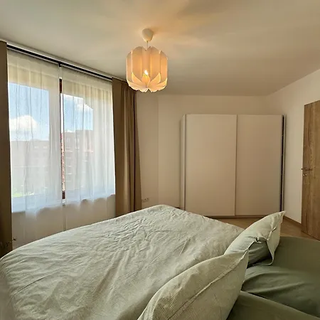 Zwirn1, Uplne Nove, Parkovanie, Klimatizacia, * Pressburg