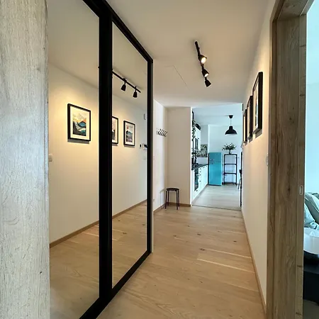 Zwirn1, Uplne Nove, Parkovanie, Klimatizacia, Pressburg