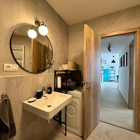 Zwirn1, Uplne Nove, Parkovanie, Klimatizacia, Appartement